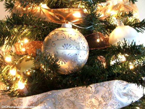 xmas2010ornament1