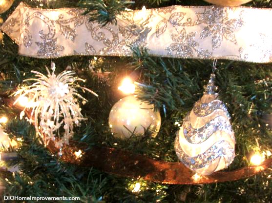 xmas2010ornament2