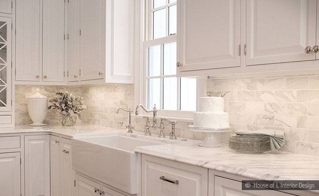 calacatta-gold-subway-backsplash-tile-beige-kitchen-countertop