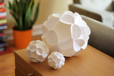 DIY-paper-ball-tutorial